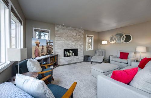 Corinthian Hills House | Lake Dillon Retreat Townhome Panoramic Lake Mountain Views
