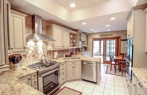 Treasure Lake House | Lake Dreams, A Luxury 5-Bedroom Lakefront Home with Hot Tub