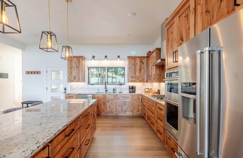 Lost Bridge Village House | Lake Dreams Hideaway - 10 acres - Stunning views
