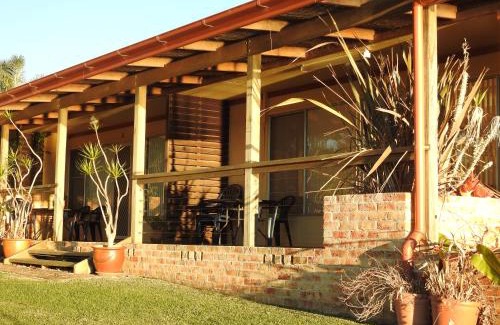 Burrill Lake Resort | Lake Edge Apartments