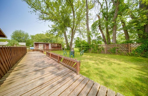 Conneaut House | Lake Erie Getaway with Private Pool and Yard!