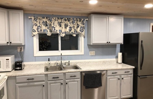 Grafton House | Lake Escape - Private Getaway near Tygart Lake State Park
