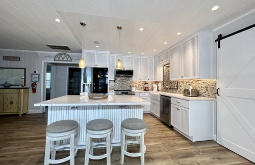 Telogia Cottage | Lake Escape~Tranquility sleeps 8+ in Tallahassee