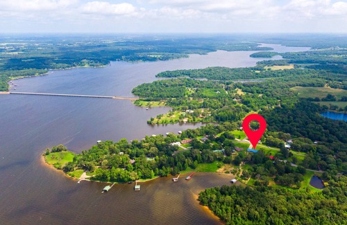 Yantis House | Lake Fork Waterfront Retreat