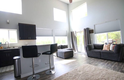 Talkeetna House | Lake front - 2 bedroom, 1 loft home with hot tub