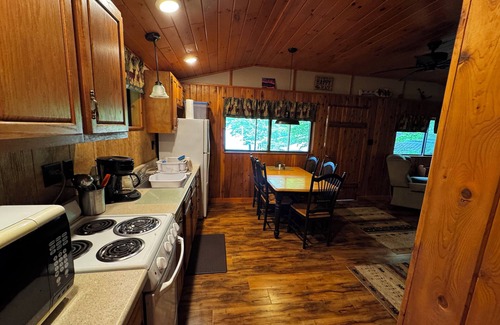 Moriah Center Cabin | Lake Front Cabin with free WiFi - Adirondacks High Peaks Region - Lake Placid