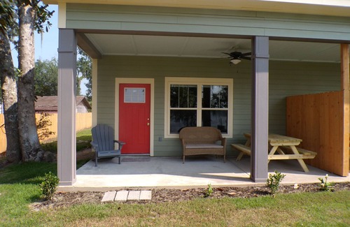 Southport Cabin | Lake Front Cottage with Kayaks, Dock, & EV Charger - Pet Friendly/Sleeps 4