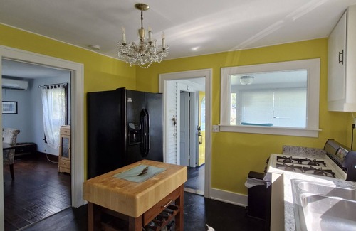 Colchester Cottage | Lake front escape - a quiet lake front cottage with easy access to the beach