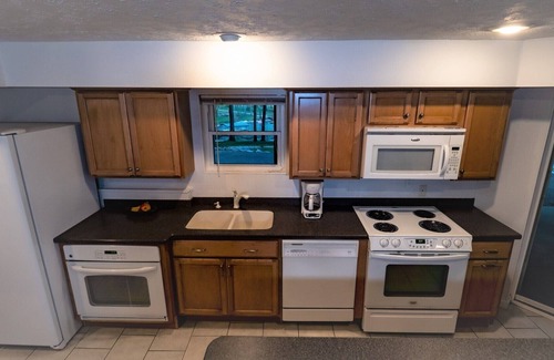 Eddyville House | Lake Front ~ Family Friendly ~ Private Dock with Amazing Views ~ Modern Upgrades