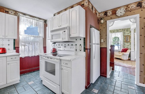 Orange Lake House | Lake Front Home close to Great Hiking Trails & just 60 minutes from NYC