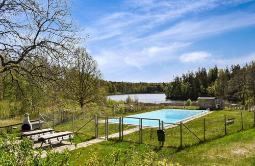 Asarum House | Lake front home in Asarum with kitchen