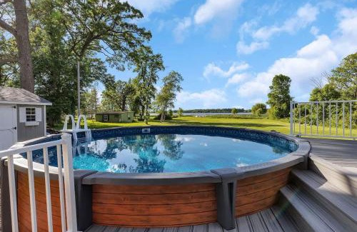 Annandale House | Lake Front Home with Pool and Stunning Views
