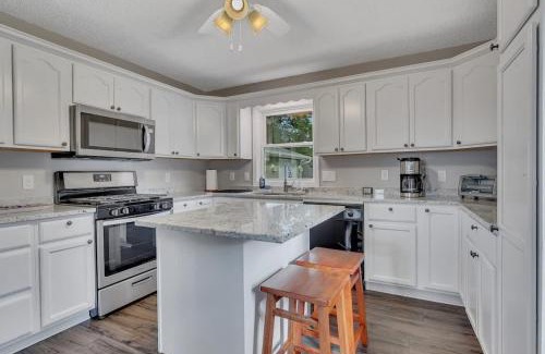 Annandale House | Lake Front Home with Pool and Stunning Views