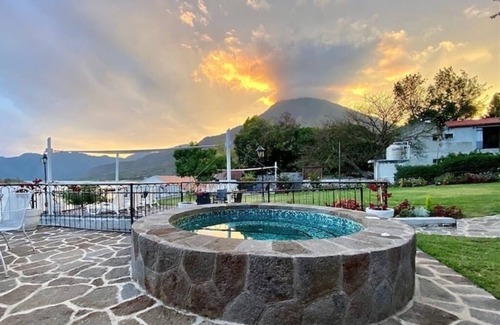 San Pedro La Laguna Ski Chalet | Lake Front House