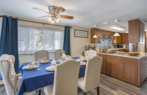Plainwell House | Lake Front @ Pine Lake w/Kayaks & Paddle Boat