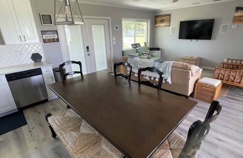 Mathis House | Lake front property- livin' the "simple life" Vida Sencilla