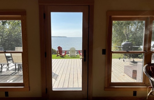 Victoria Beach Cottage | Lake Front Timber Frame, Hot Tub, Fireplace, *for bookings before Sept 5th.