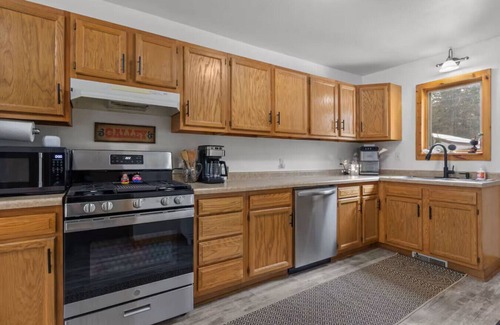 Shawano House | LAKE FRONT! WaterToys! Private Dock! Firepit|Grill