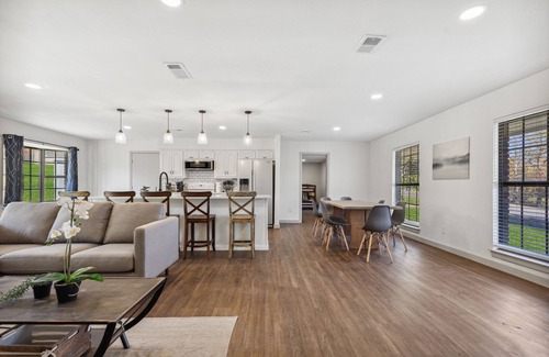 Wylie House | Lake/Games
