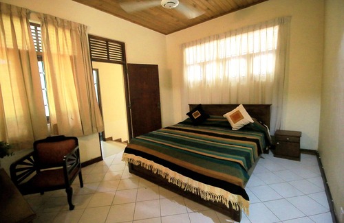Peliyagoda Hotel | Lake Garden Villa - Kelaniya