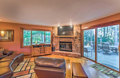 Lake Geneva House | Lake Geneva Getaway with Fire Pit Near Golf