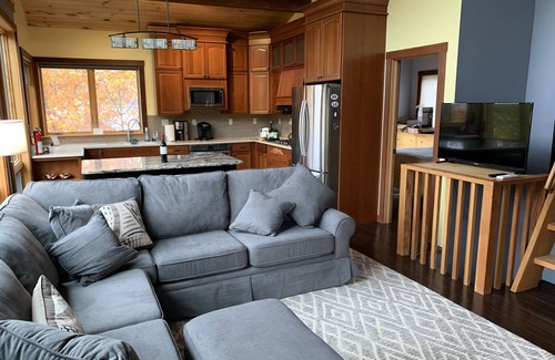 Putnam Station House | Lake George Cliff House - Outdoor hot tub!