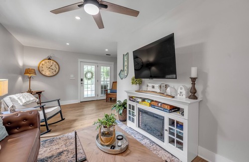 Harrodsburg Cottage | Lake Getaway at Lake Herrington with Golf Cart