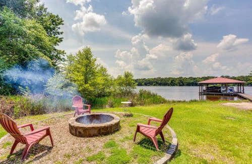 Wood County Apartment | Lake Holbrook Waterfront Vacation Rental with Dock!