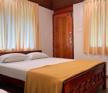 Chirayinkil House | Lake Homes