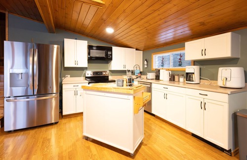 Unorganized Thunder Bay District House | Lake House