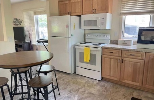 Plymouth House | Lake house- Couples paradise - Beach access