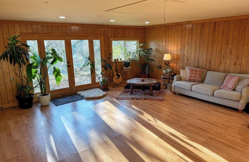 Cottage Grove House | Lake house getaway - one bedroom, pellet stove, sauna