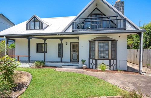 Currimundi House | LAKE HOUSE - Ideally located next to the Lake, which is a great spot for a fish, swimming or Kayaki