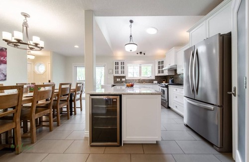 Alberta Beach House | Lake House Lodge | Fireplace | Family Friendly