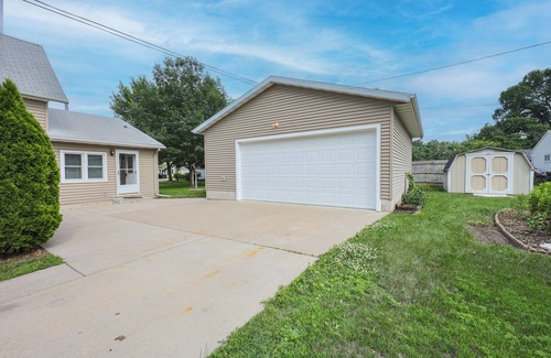 Lake City House | Lake House Mins to Mayo Clinic Hospital & Skiing!