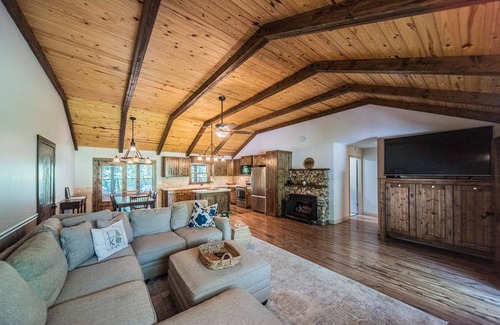 Benton House | Lake House near Big Bear Resort & Marina, Malcolm Creek Marina and King Creek