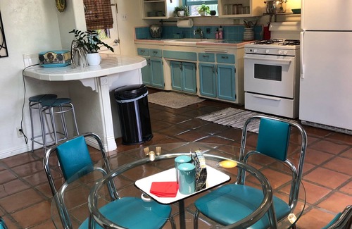 Del Dios Cottage | Lake House - Novel Attractions Close/Safari Park Zoo/Legoland/Sea World