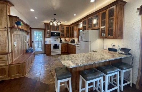 Browns Lake House | Lake House on Browns Lake. 20 mins to Lake Geneva and 20 mins to Alpine Valley
