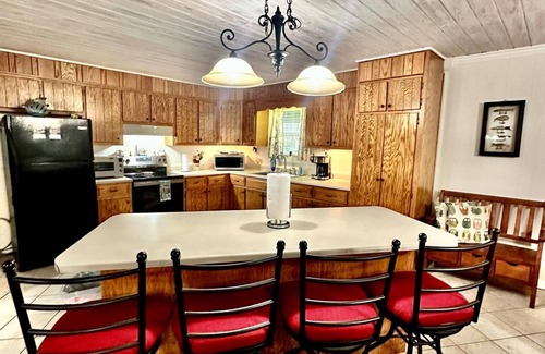 Russellville House | Lake House on Cedar Creek Lake - Hoot Hoot Holler Hideaway