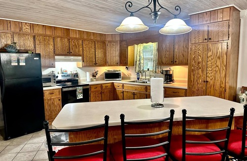 Russellville House | Lake House on Cedar Creek Lake - Hoot Hoot Holler Hideaway