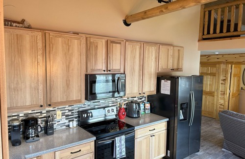 Florence House | Lake House on Lake Ellwood - 10 minutes from town and 10 steps to the water!