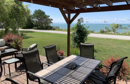 Hamilton House | Lake House on Lake Erie with Private Beach