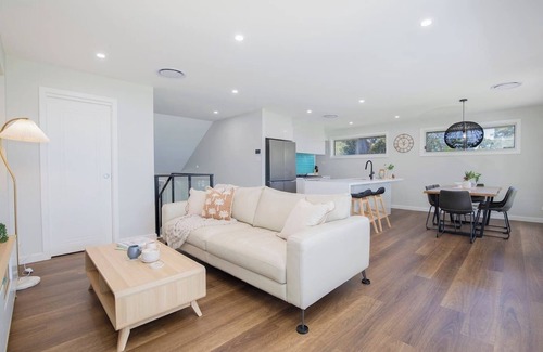 Charmhaven House | Lake House on Panorama Refined Waterfront Living