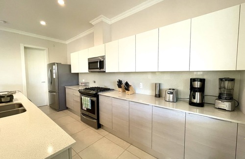 Playa Blanca House | Lake House - Private Pool - King Bed - Sleeps 14