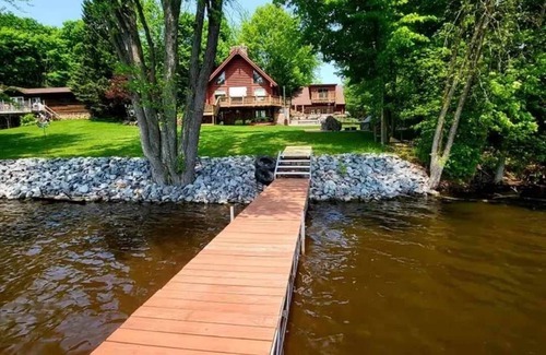 Stratford House | Lake House Retreat on Eau Pleine Flowage