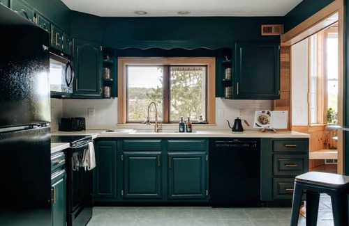 Cortland House | Lake House, Sauna, Game Room, Kayak, Paddleboard