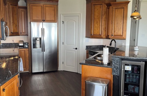 New Orleans East Area House | LAKE HOUSE. Serene, charming 5-bedroom house in greater New Orleans.