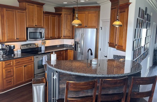 New Orleans East Area House | LAKE HOUSE. Serene, charming 5-bedroom house in greater New Orleans.