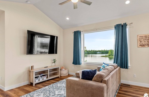 Big Lake House | Lake house with stunning sunsets!