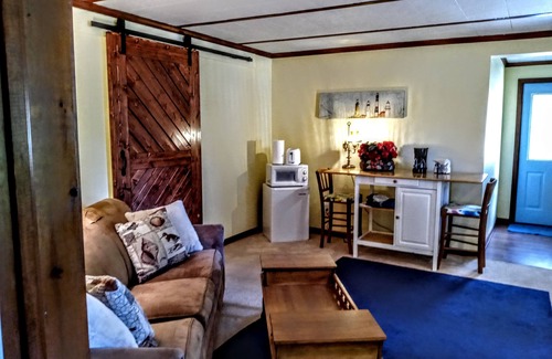 Lakeport House | LAKE HURON Beach SUNRISE Suite Retreat